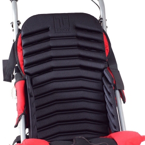 Мягкая вставка, уменьшающая ширину коляски